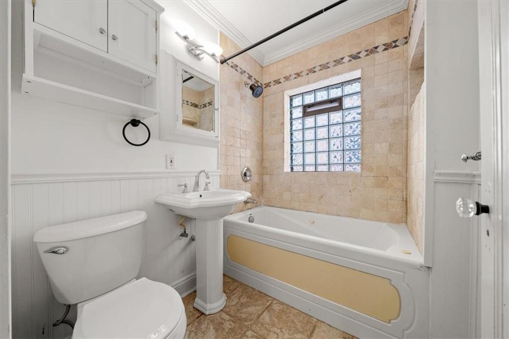 311 E 43rd Street Unit: 3W