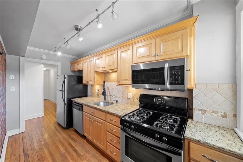 311 E 43rd Street Unit: 3W