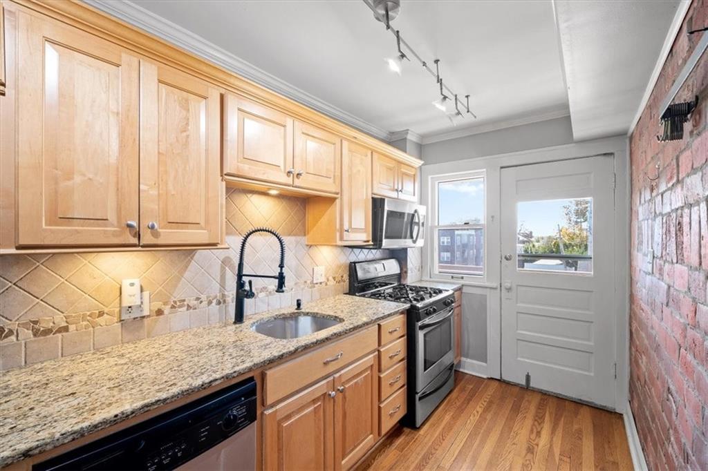 311 E 43rd Street Unit: 3W