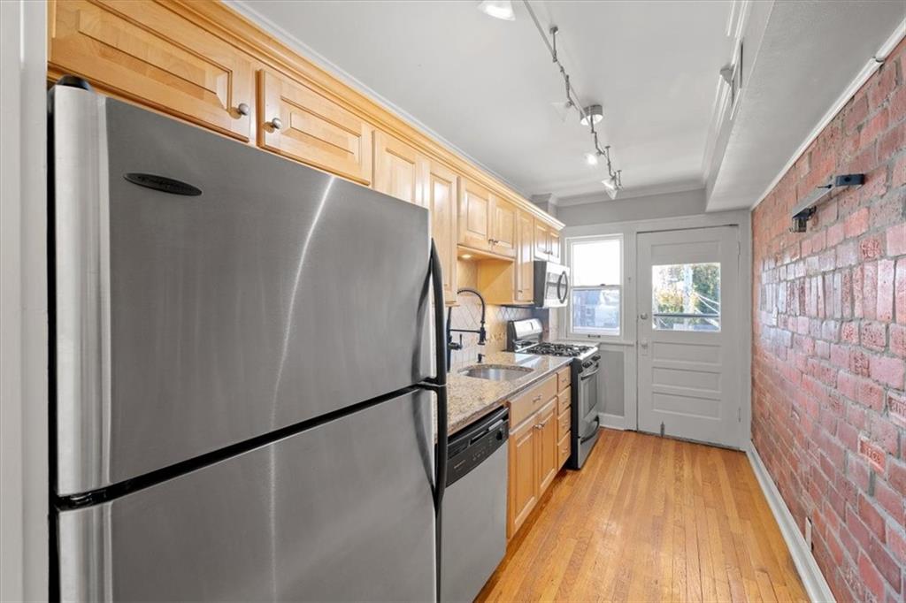 311 E 43rd Street Unit: 3W
