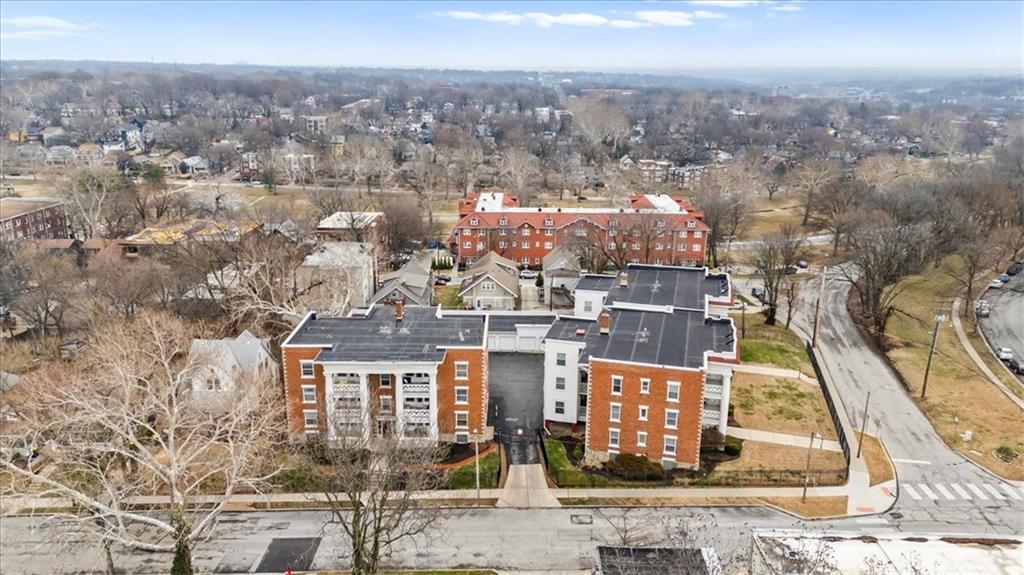 4227 Oak Street Unit: 3N