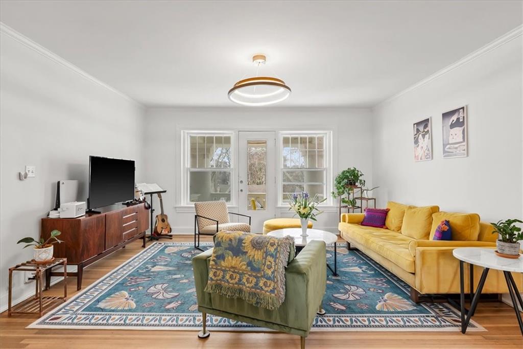 4227 Oak Street Unit: 3N