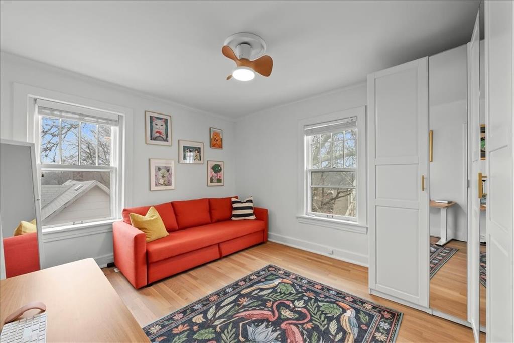 4227 Oak Street Unit: 3N