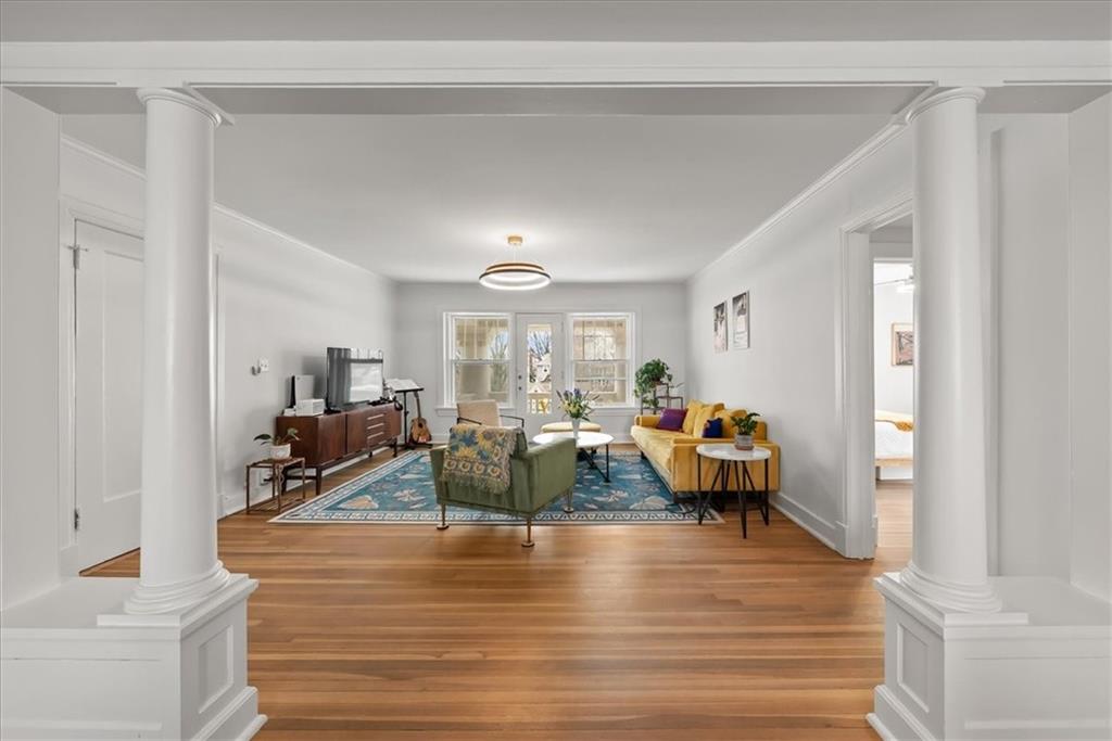 4227 Oak Street Unit: 3N