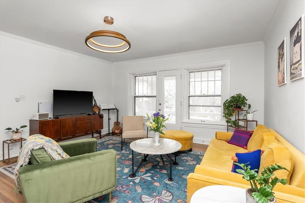 4227 Oak Street Unit: 3N