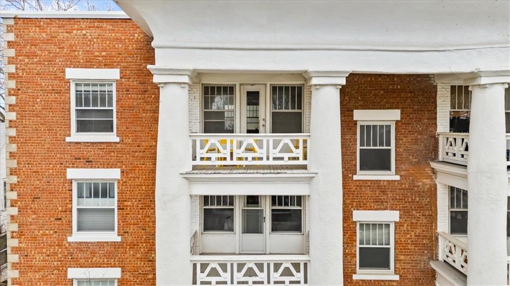 4227 Oak Street Unit: 3N