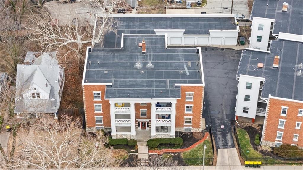 4227 Oak Street Unit: 3N