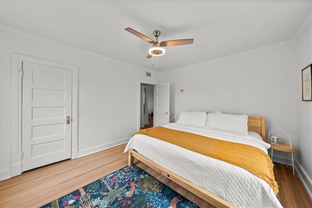 4227 Oak Street Unit: 3N