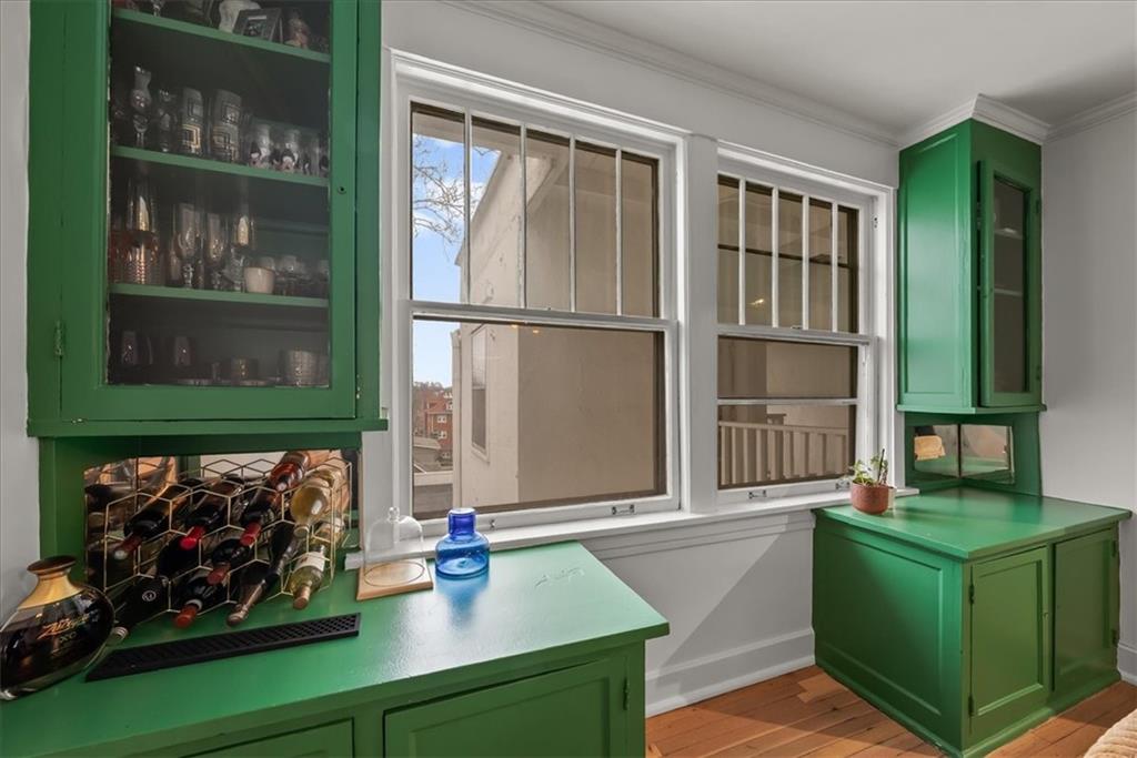 4227 Oak Street Unit: 3N