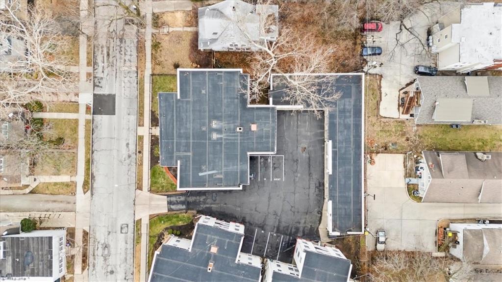 4227 Oak Street Unit: 3N