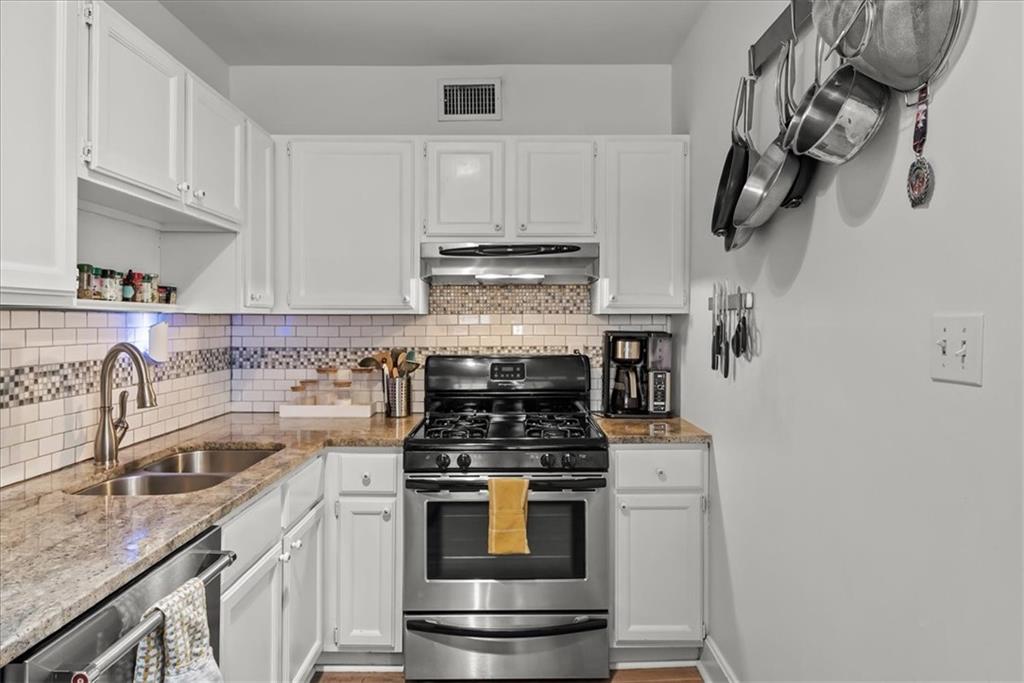 4227 Oak Street Unit: 3N