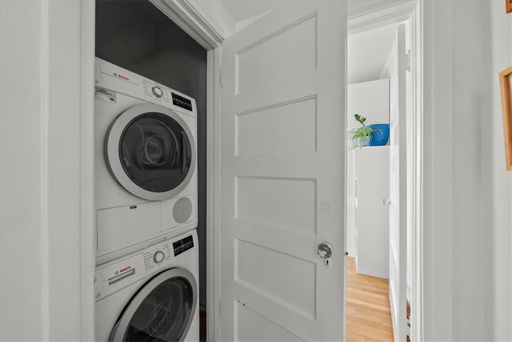 4227 Oak Street Unit: 3N