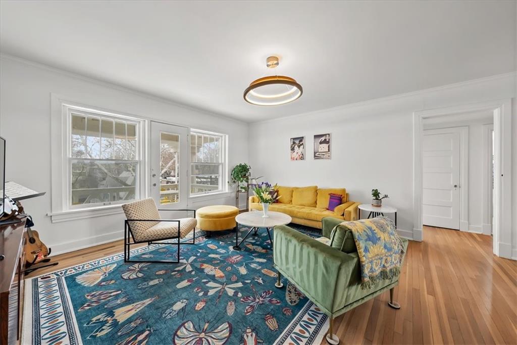 4227 Oak Street Unit: 3N