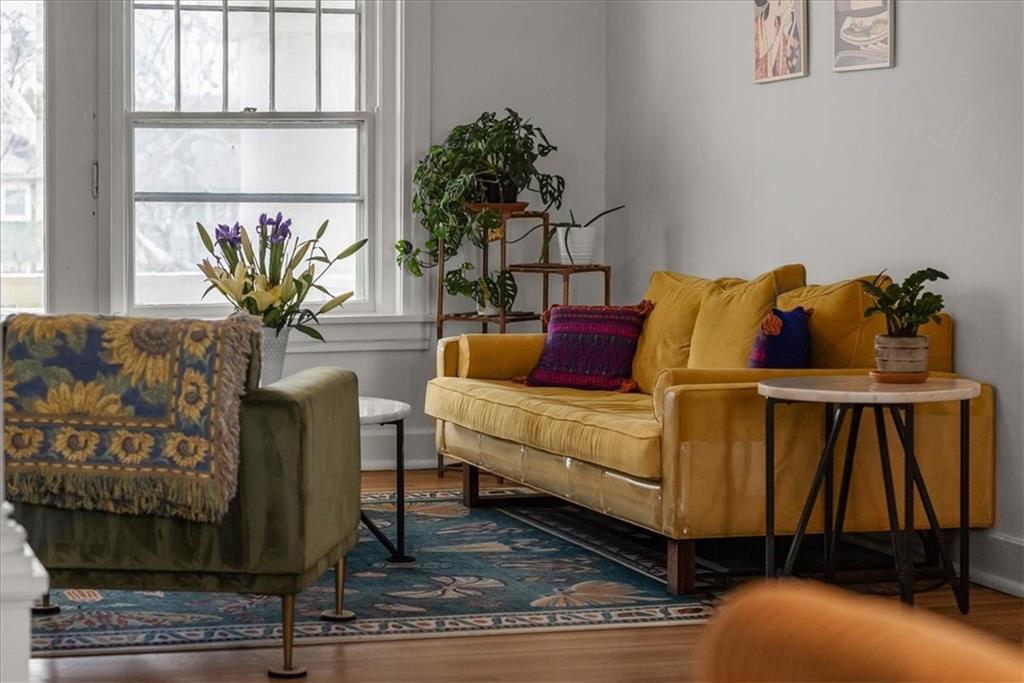 4227 Oak Street Unit: 3N