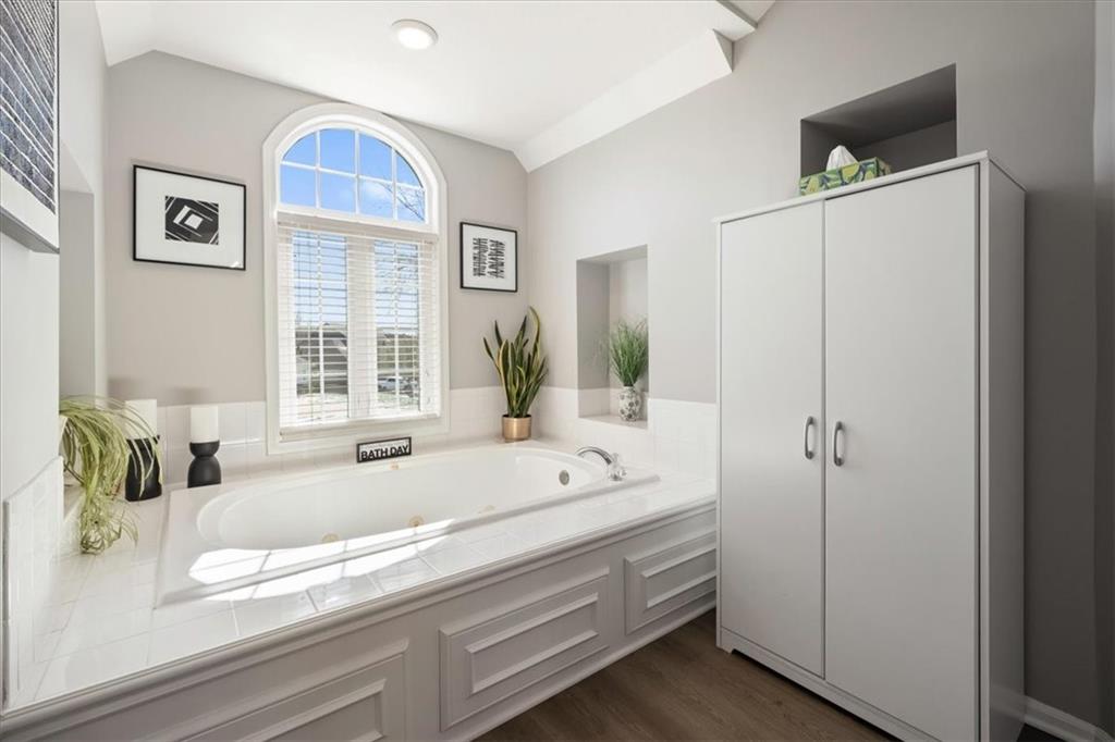 5924 NE Parks View Place