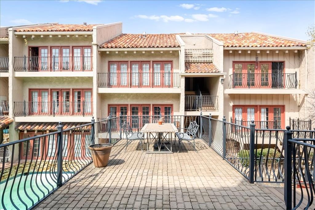 1111 W 46th Street Unit: 22
