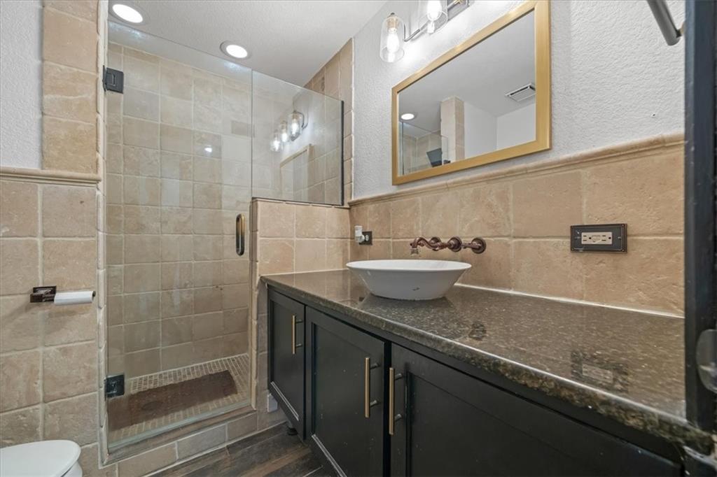 1111 W 46th Street Unit: 22