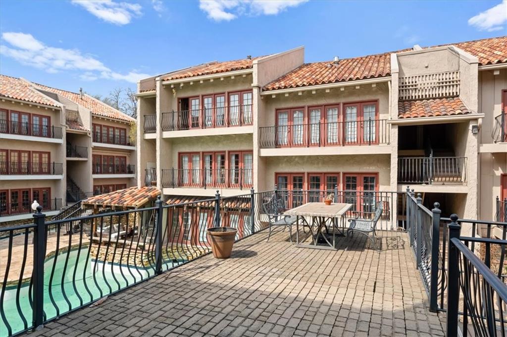 1111 W 46th Street Unit: 22