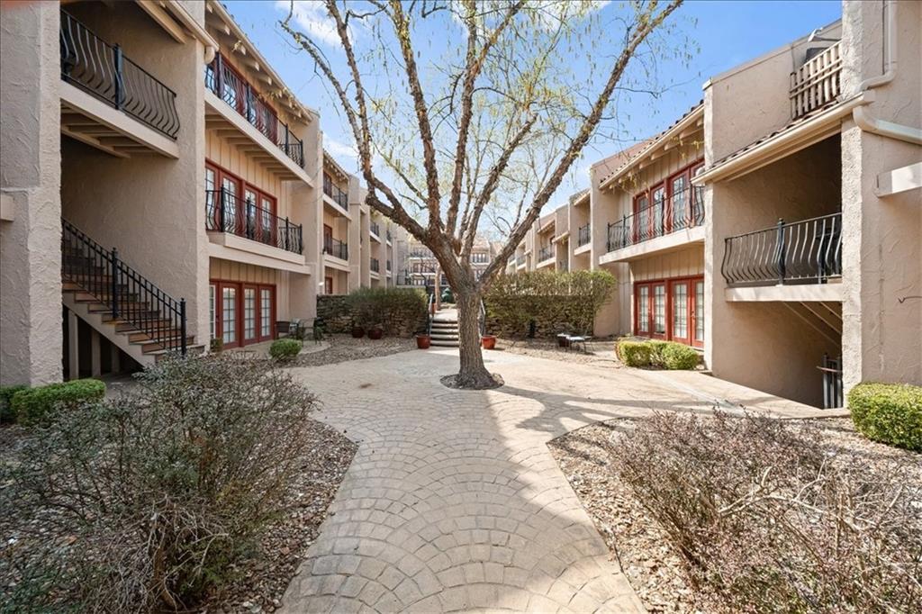 1111 W 46th Street Unit: 22