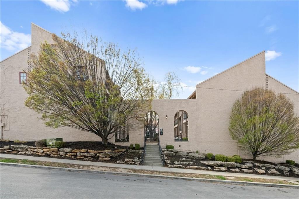 1111 W 46th Street Unit: 22