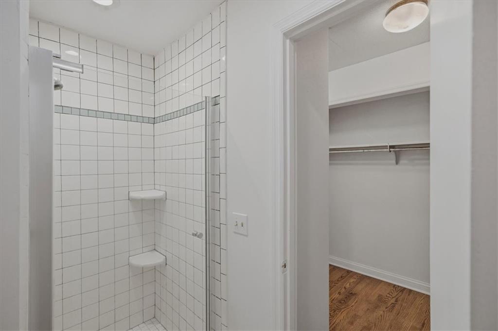 4056 Warwick Boulevard Unit: 6