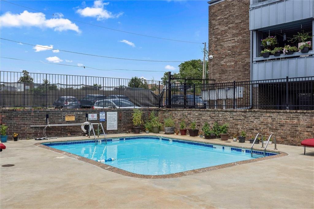 4056 Warwick Boulevard Unit: 6