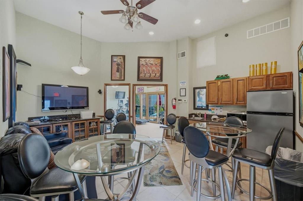 4056 Warwick Boulevard Unit: 6