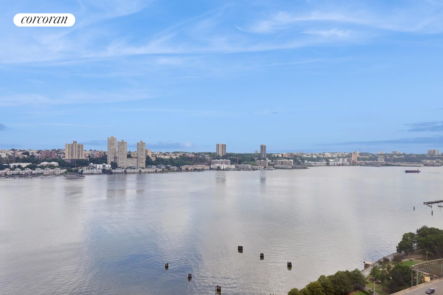 200 RIVERSIDE Boulevard 23A