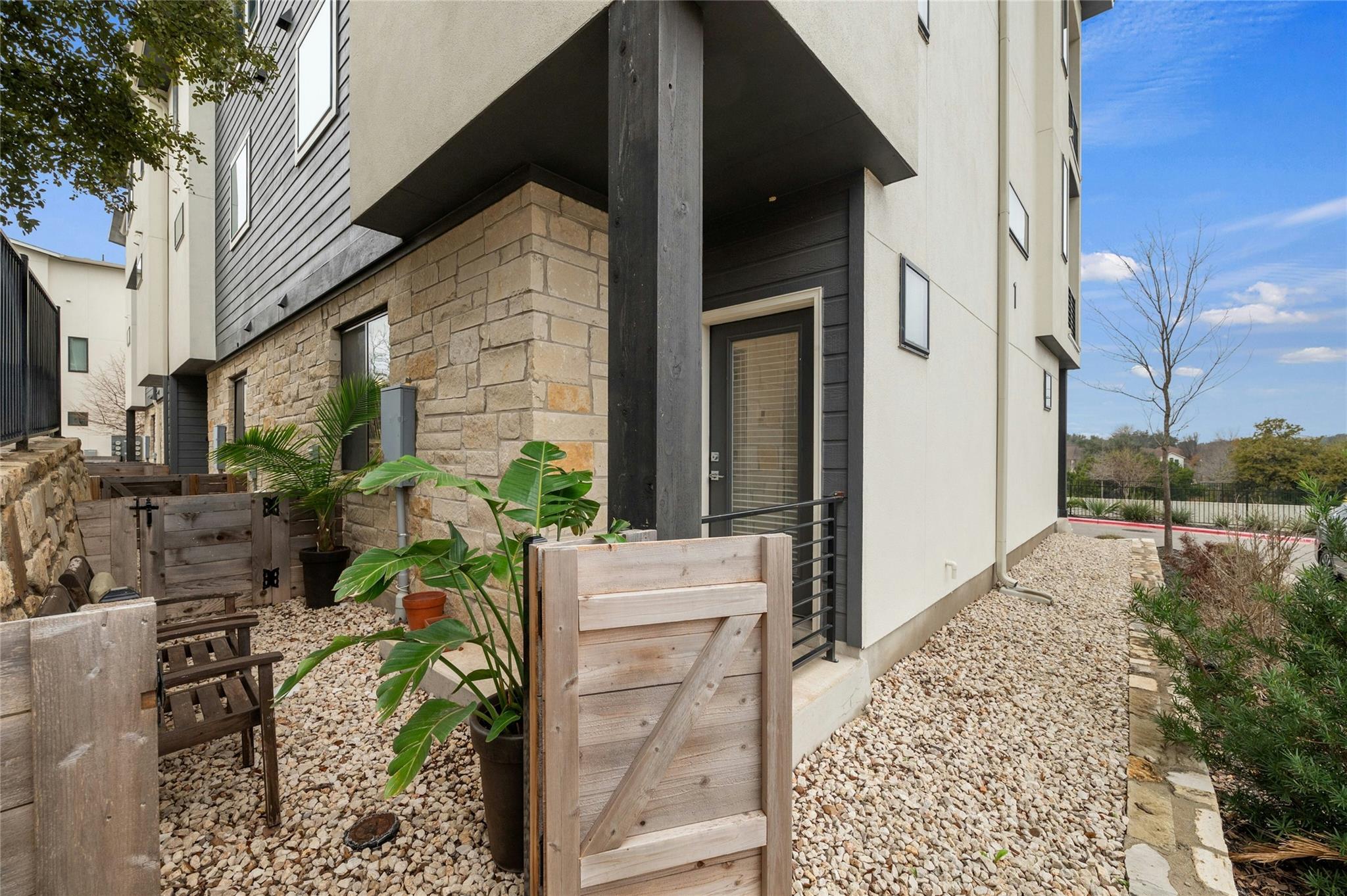 2050 Lohmans Spur RD # 101