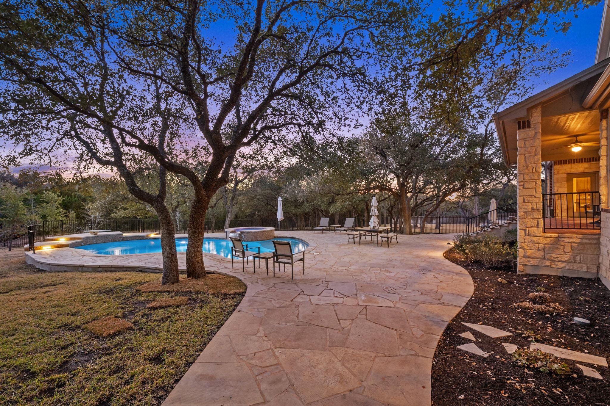 2614 Collingwood DR