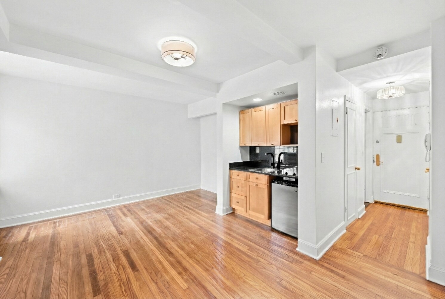25 TUDOR CITY Place 1009