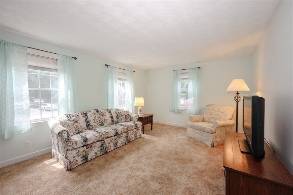 35 Walnut Rd