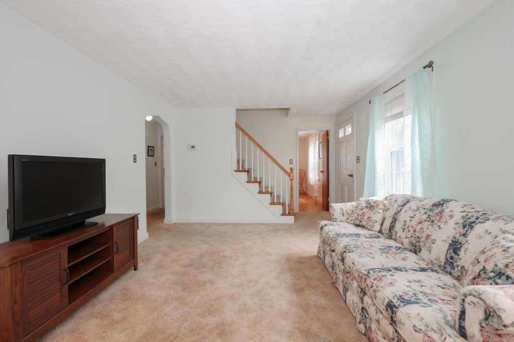 35 Walnut Rd