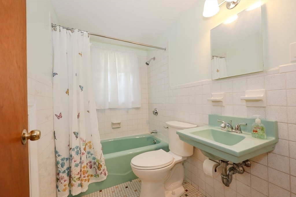35 Walnut Rd