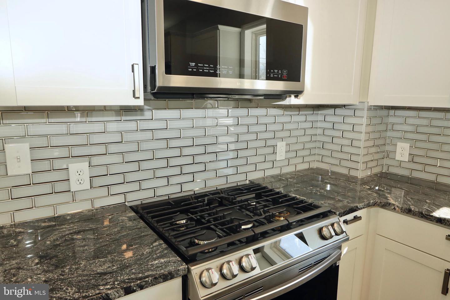 40 3RD AVENUE