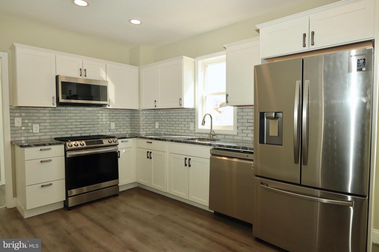 40 3RD AVENUE