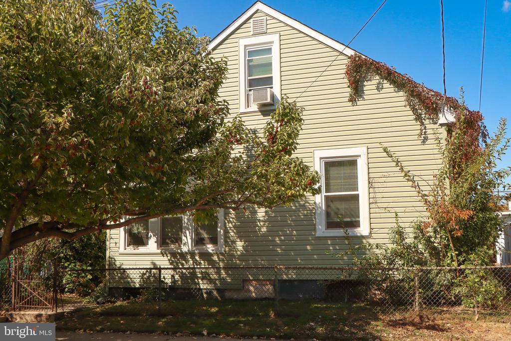855 INDIANA AVE
