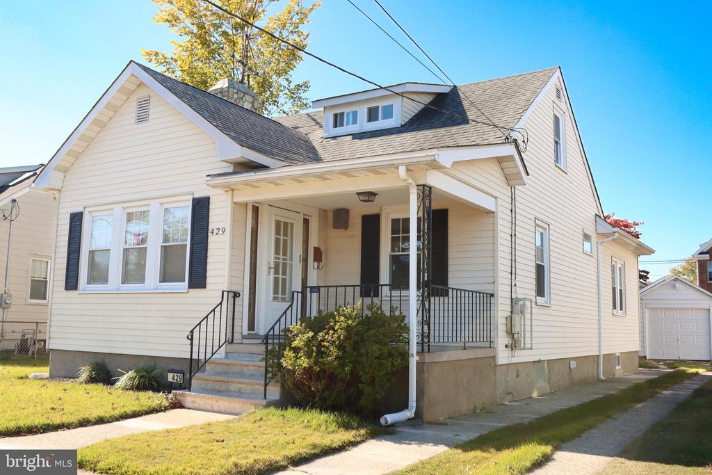 429 Hutchinson St