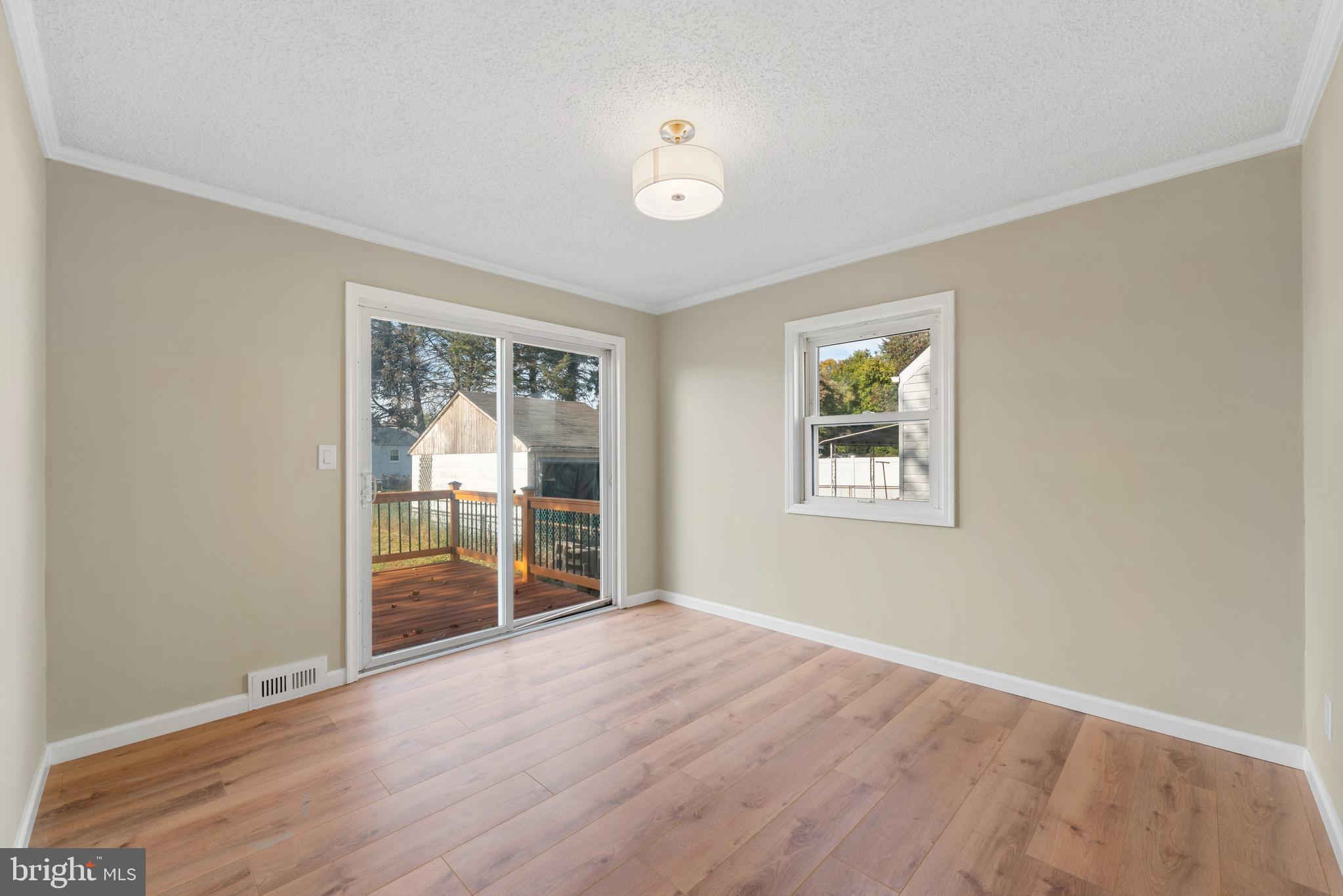 868 WHITEHORSE HAMILTON SQUARE