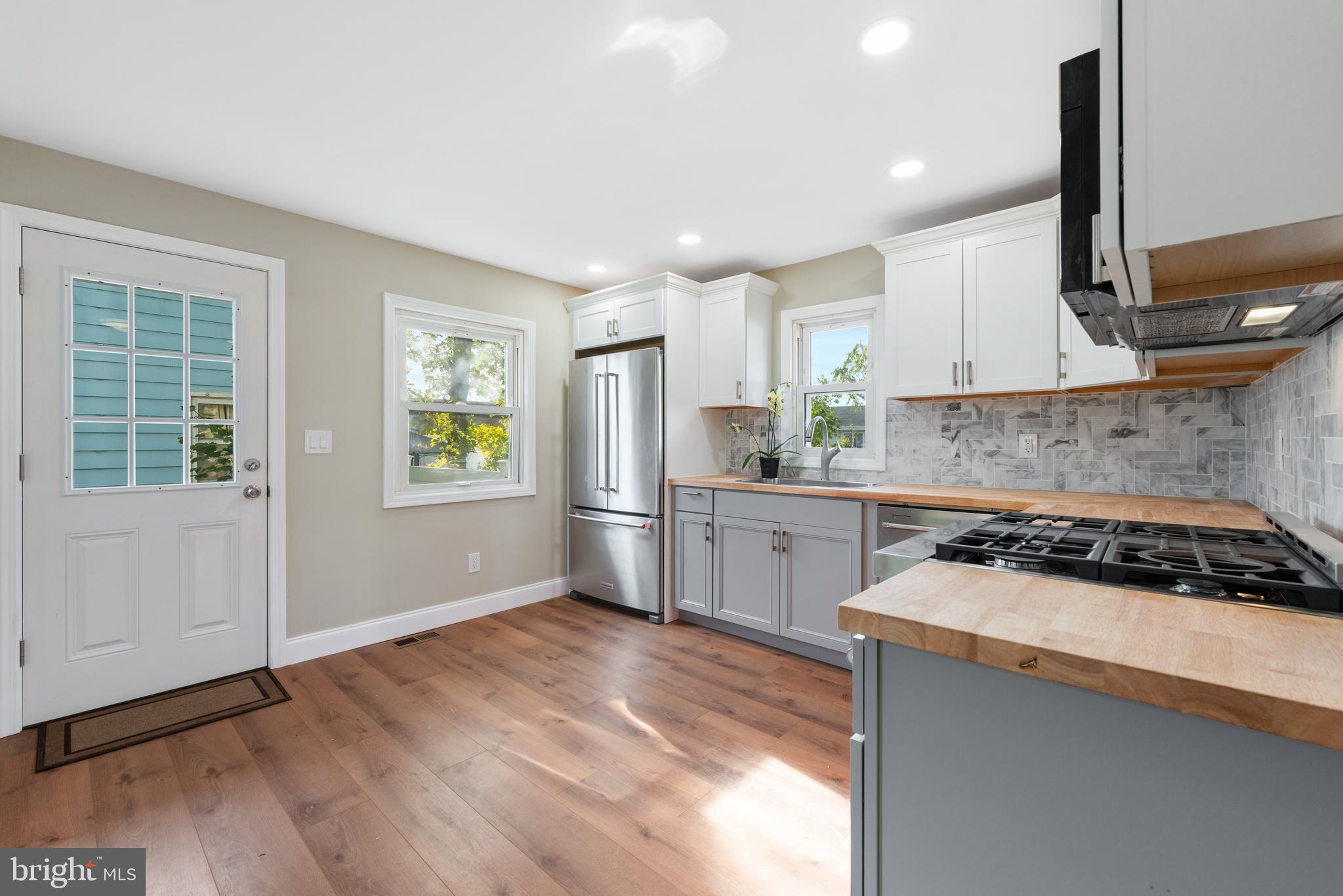 868 WHITEHORSE HAMILTON SQUARE