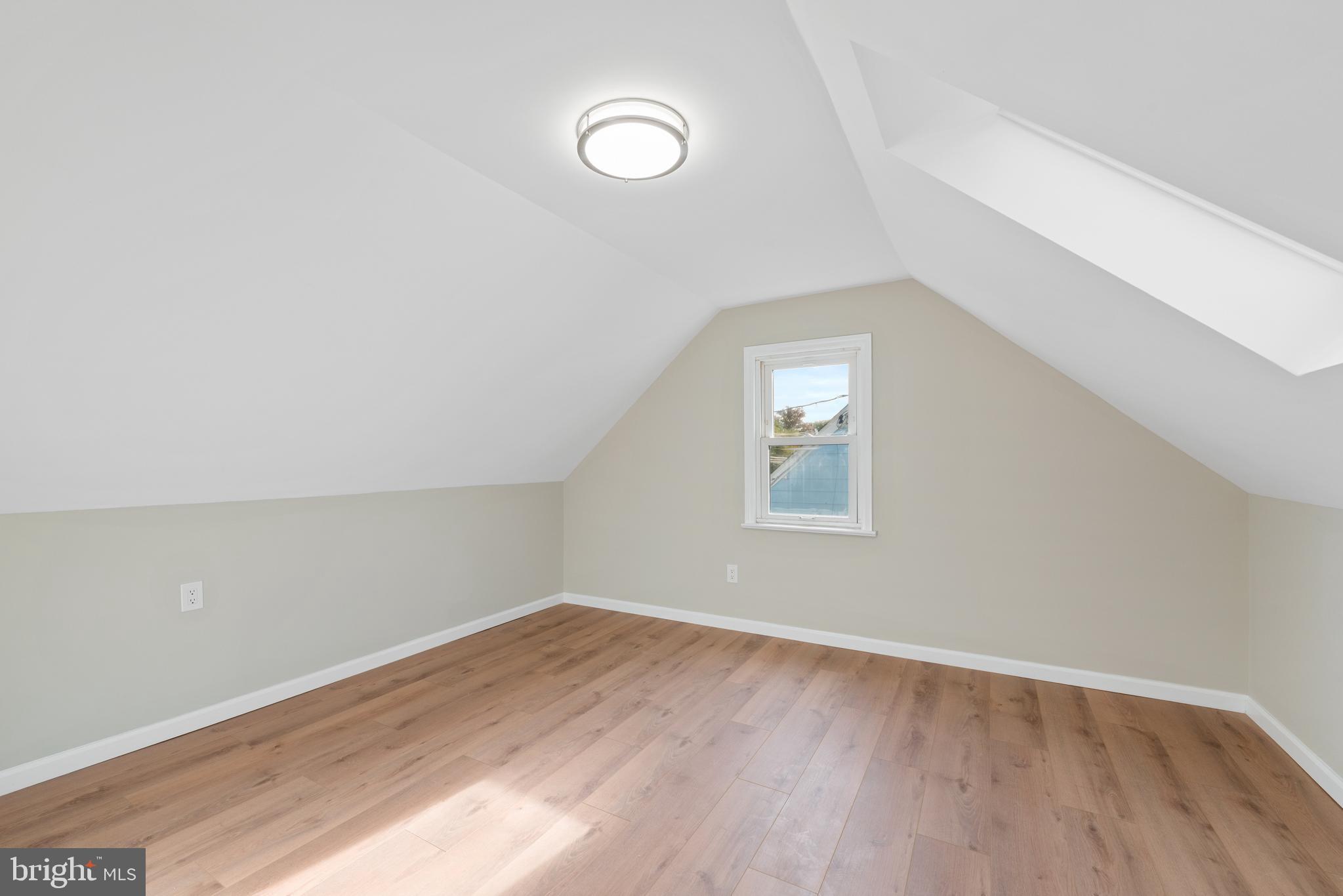 868 WHITEHORSE HAMILTON SQUARE