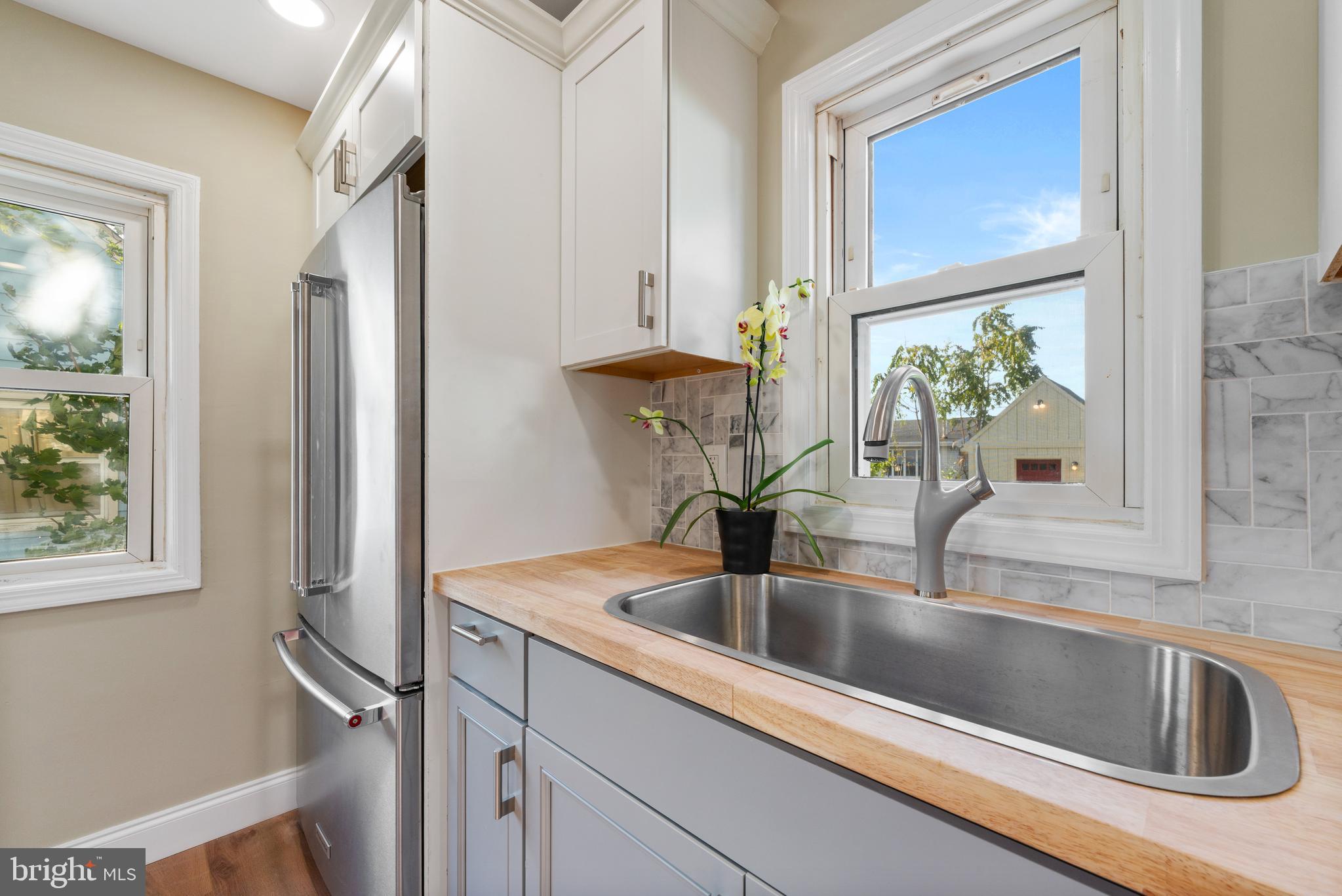 868 WHITEHORSE HAMILTON SQUARE