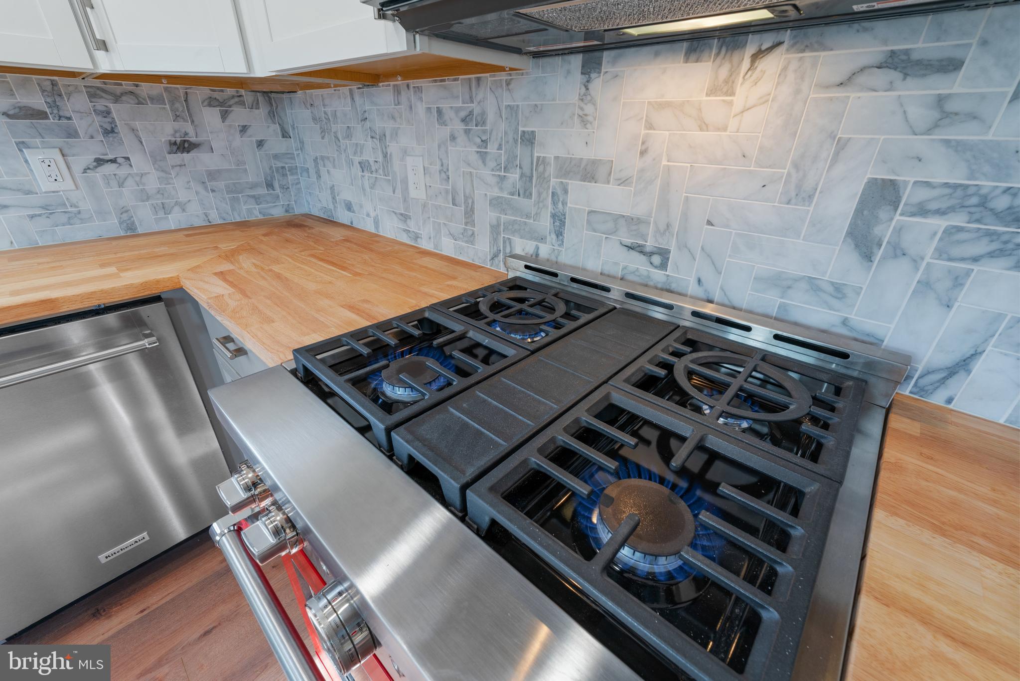 868 WHITEHORSE HAMILTON SQUARE