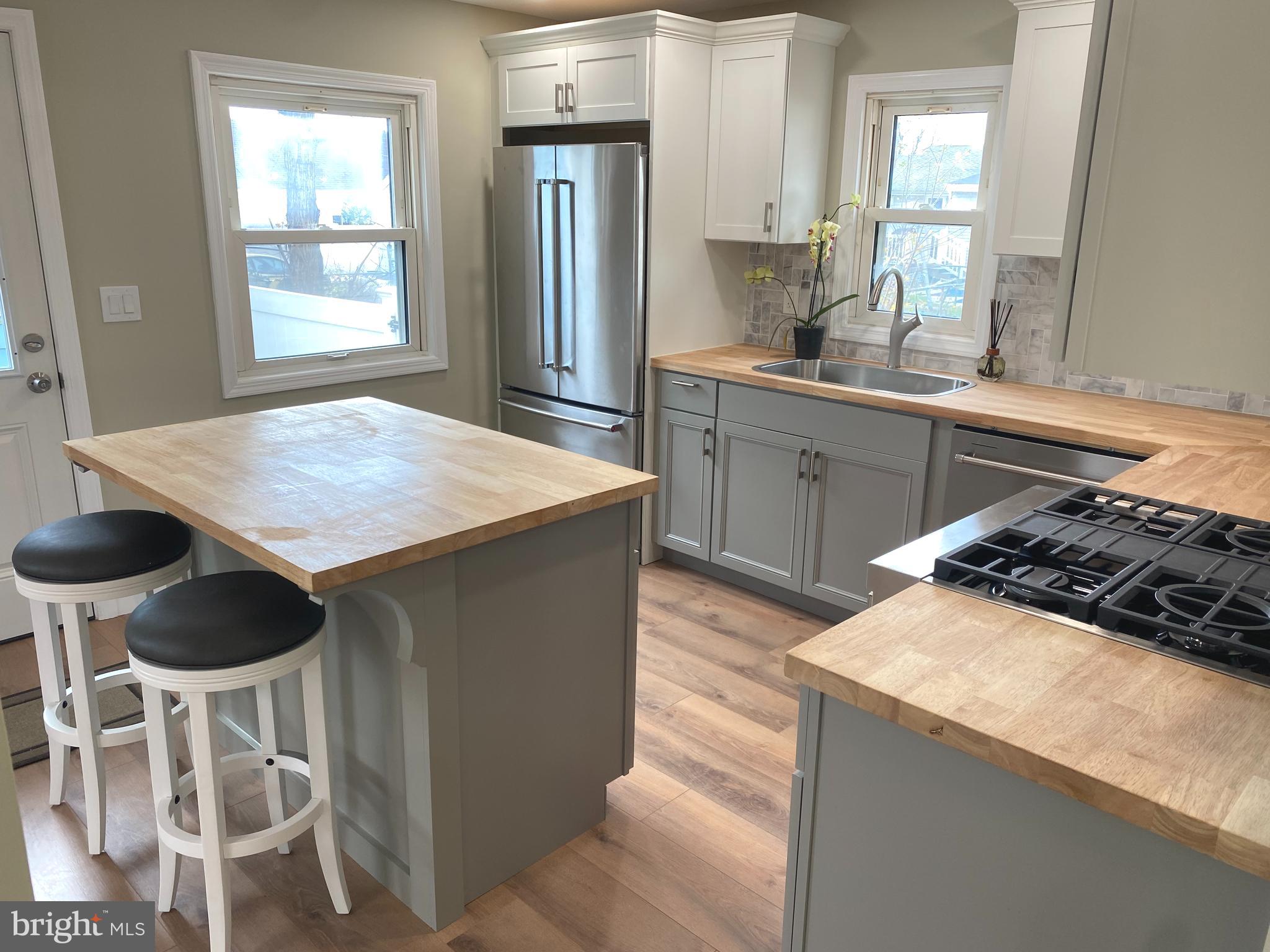 868 WHITEHORSE HAMILTON SQUARE