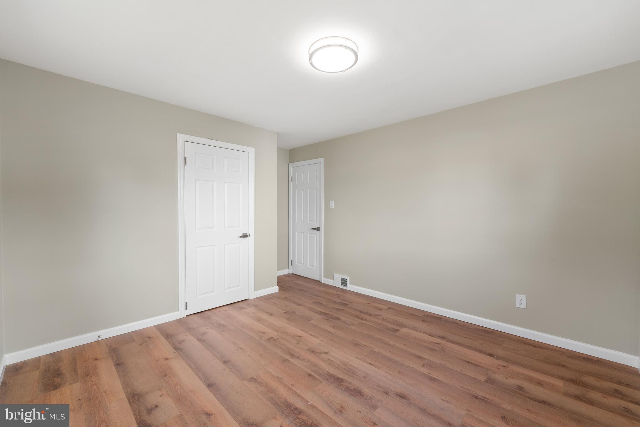 868 WHITEHORSE HAMILTON SQUARE