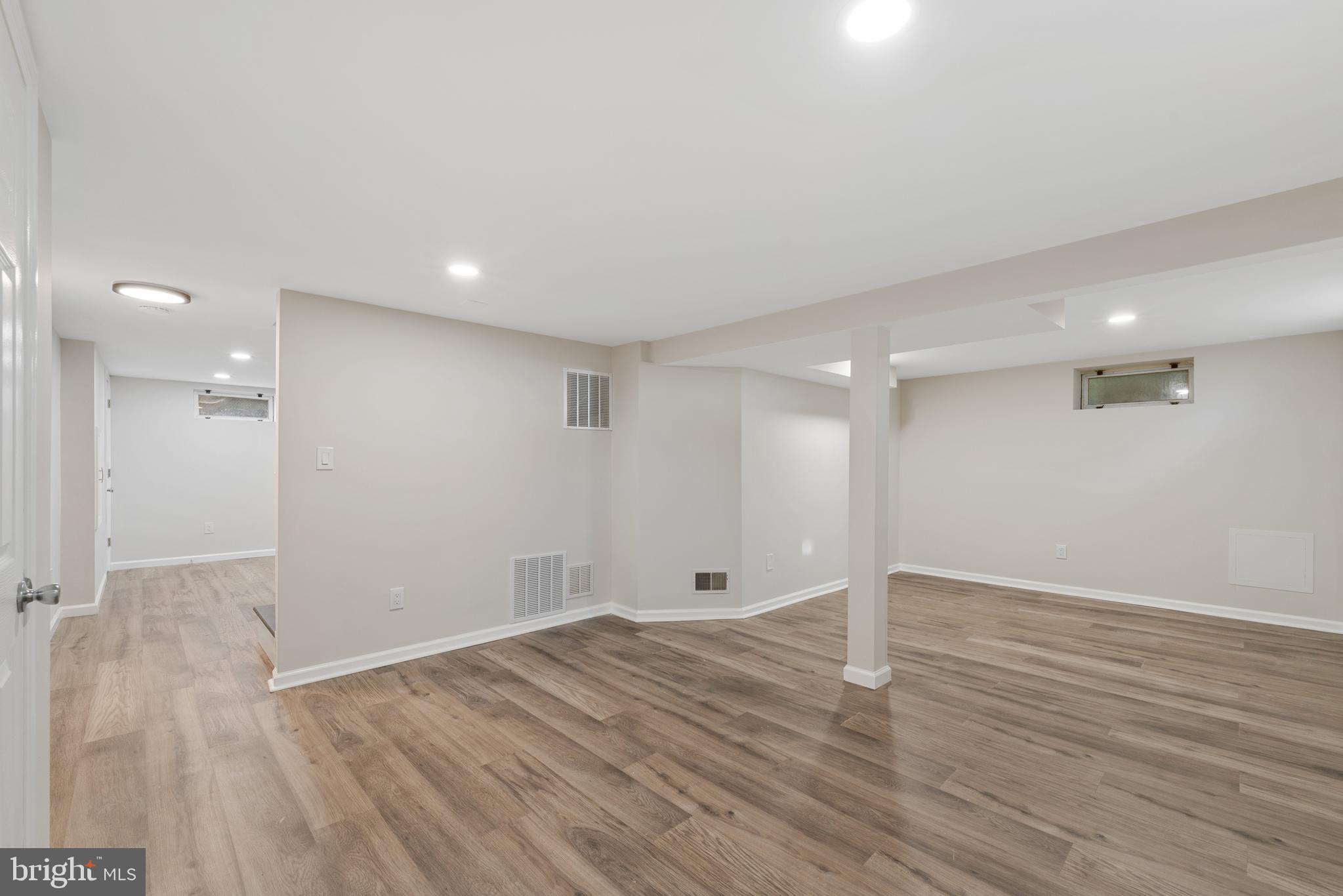 868 WHITEHORSE HAMILTON SQUARE