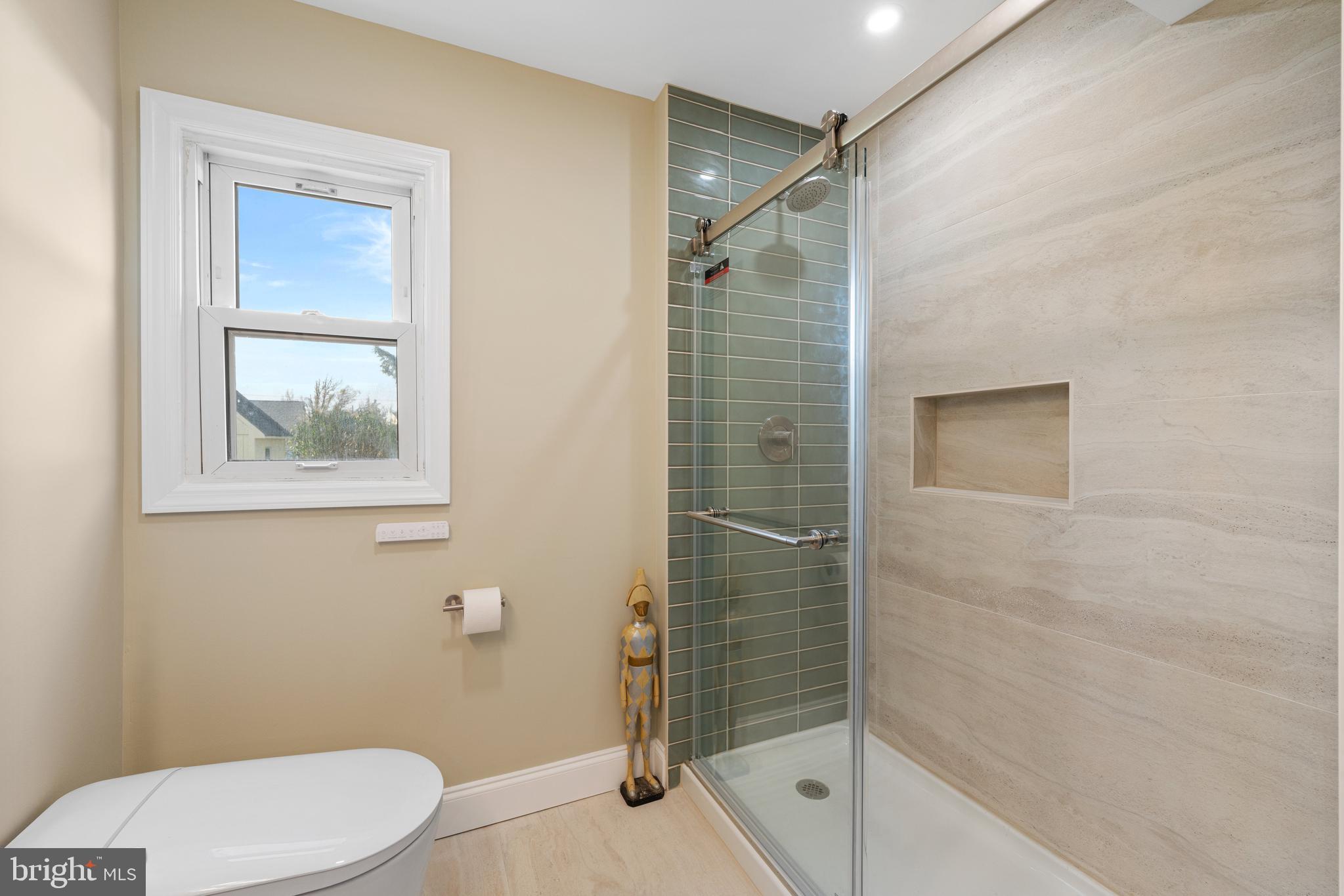 868 WHITEHORSE HAMILTON SQUARE