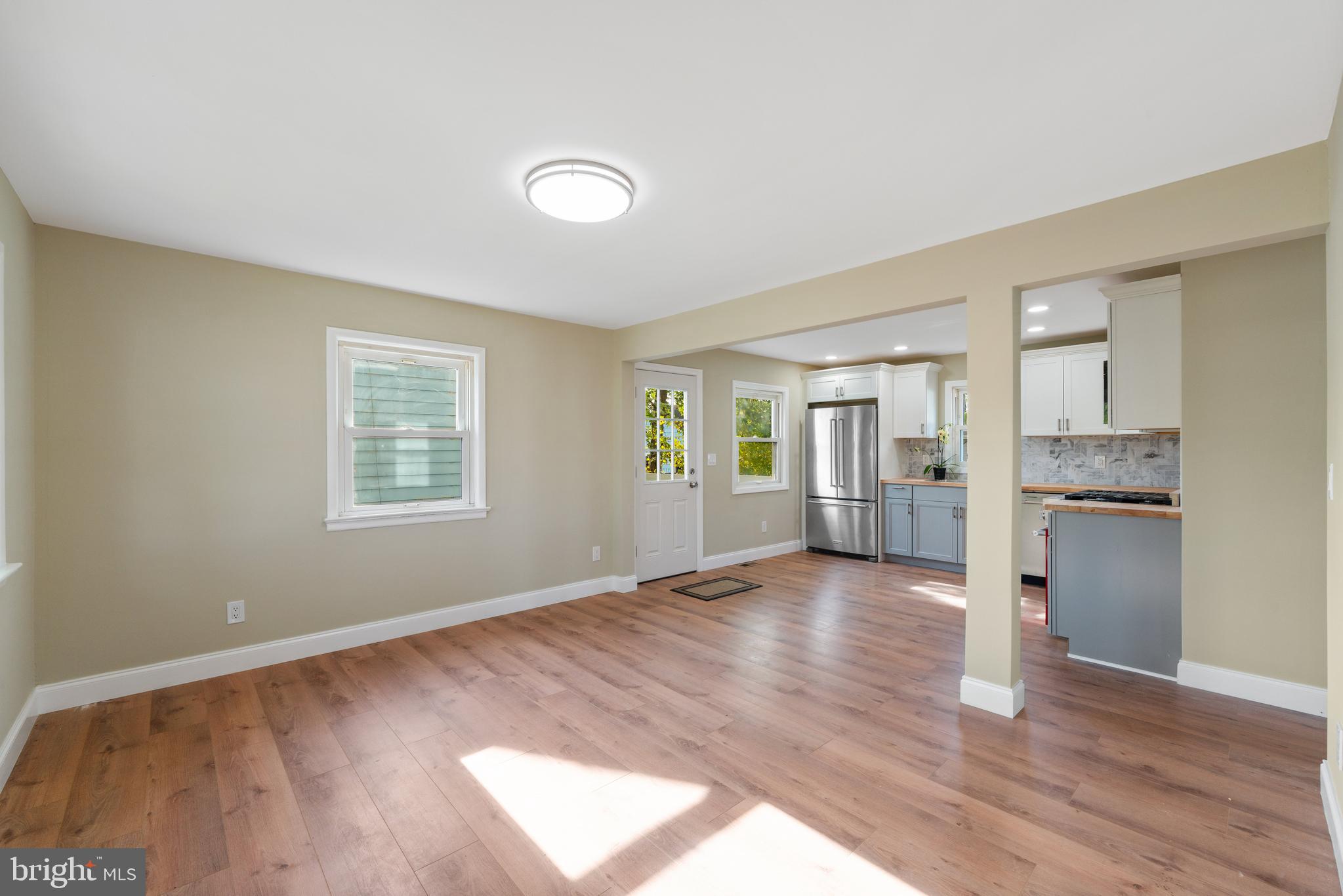 868 WHITEHORSE HAMILTON SQUARE