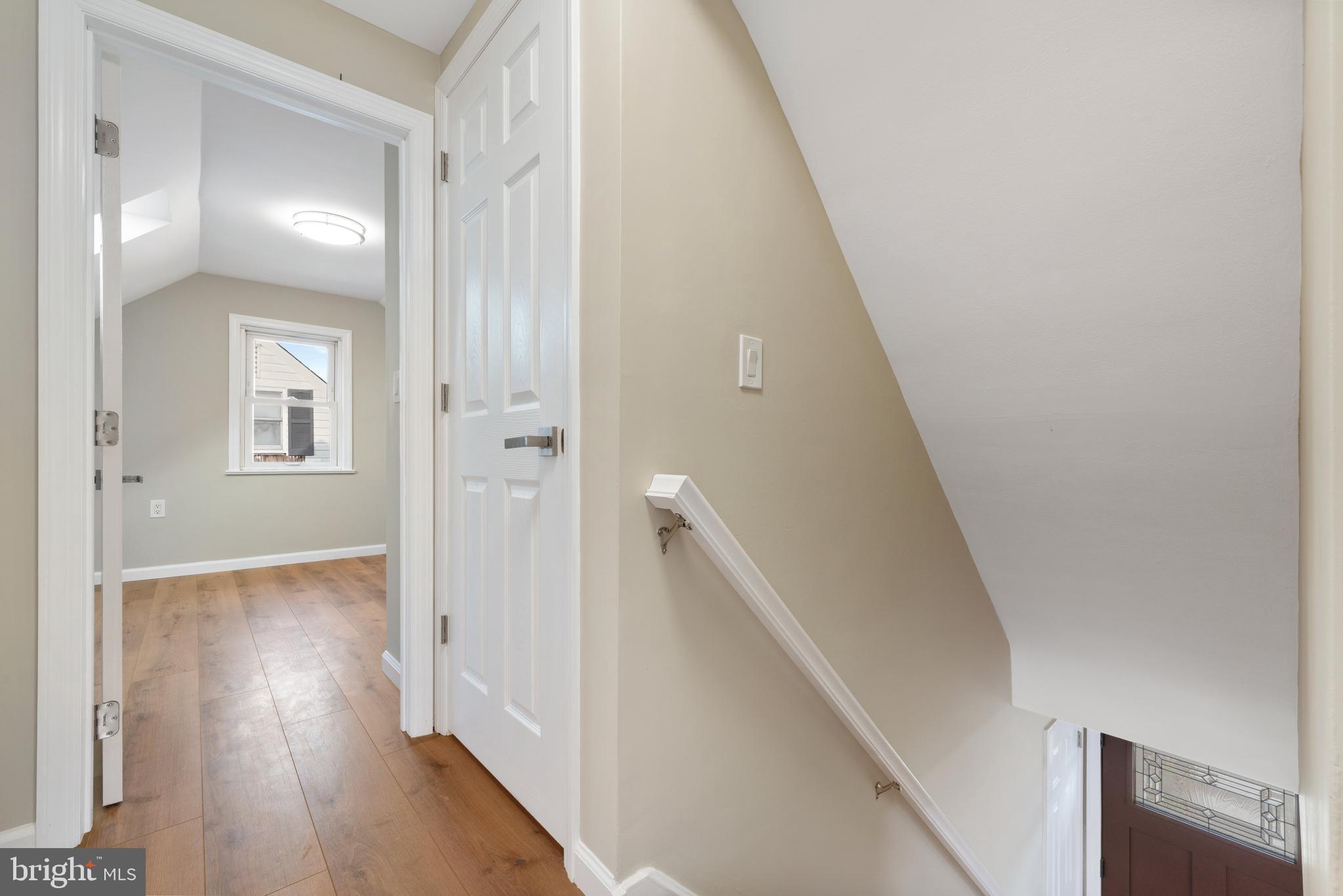 868 WHITEHORSE HAMILTON SQUARE