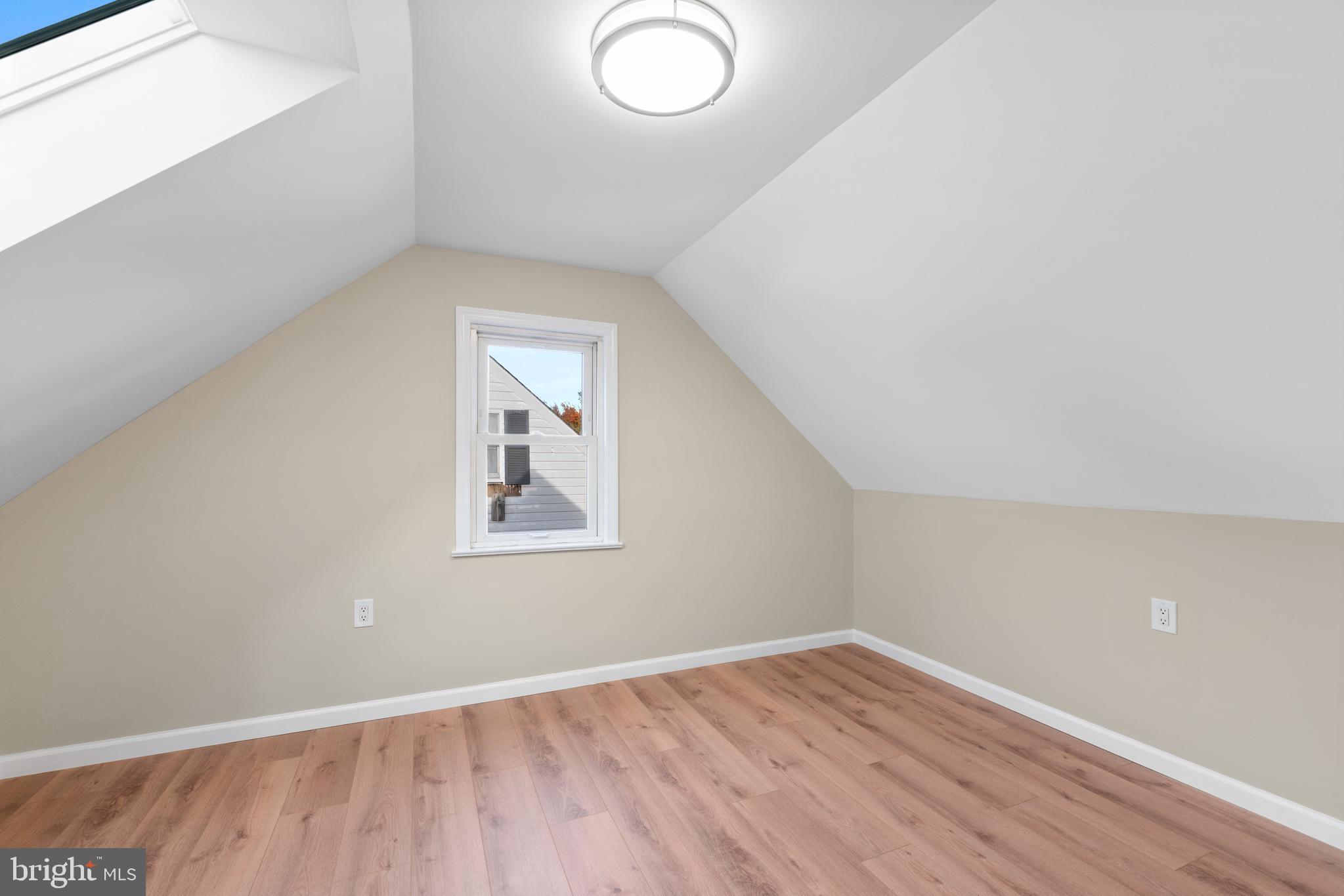 868 WHITEHORSE HAMILTON SQUARE